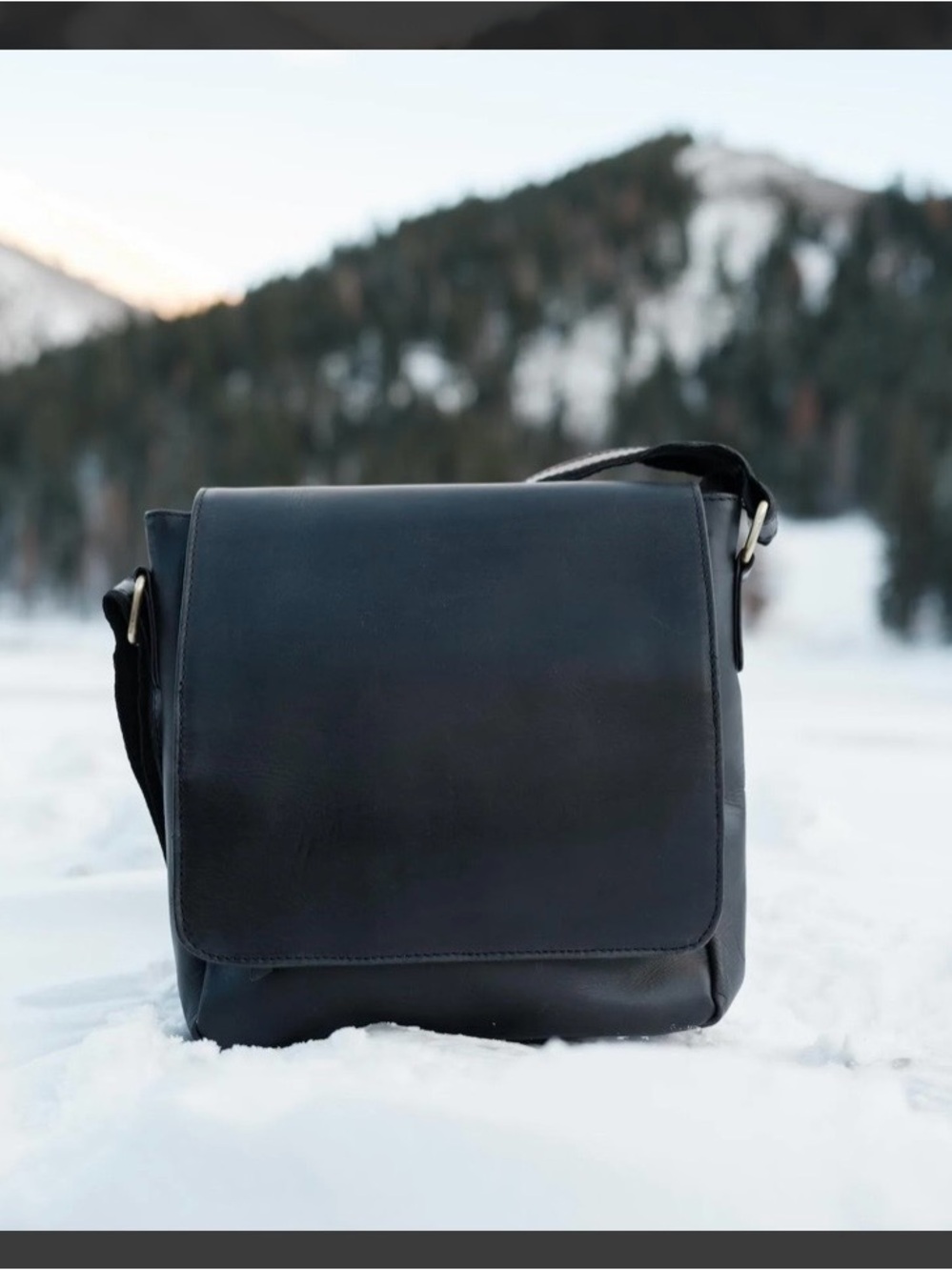 NWOT Kodiak Cordova Leather Messenger Bag